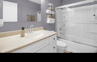 Modern 3BR 2 bathroom Near High Point University & Market Sleeps 6 - Foto 22