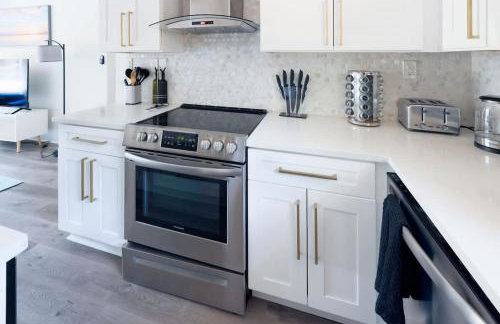 Manchaca Meadows Mini Villa Pool & Spa 20 min DT - Photo 2