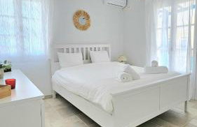 Tinos Seaside Gem - Cycladic 2BR 500m from Center - Foto 1