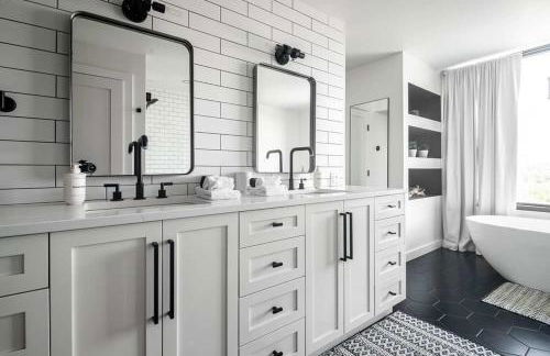 Luxury 4-Bedroom Container Home, Hot-Tub & Firepit - Foto 24