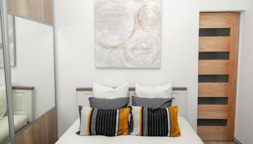 Cosyhome T2 proche Gare entre Paris et Disneyland - Familial Rénové 65 m2 - Foto 5, Garden view, furniture, wardrobe