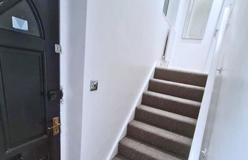 Modern Penge East Apartment - Photo 14