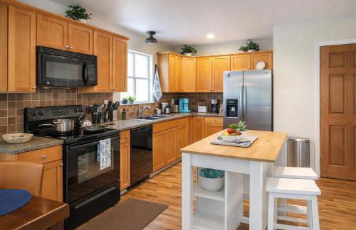 Vacation House, 2 Miles to Beach, Smart TVs, Grill - Foto 13