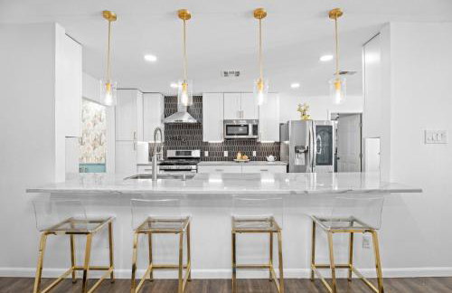 Relaxed Luxury Pet Friendly Home with Pool and Backyard Lounge in San Antonio, TX - Foto 16