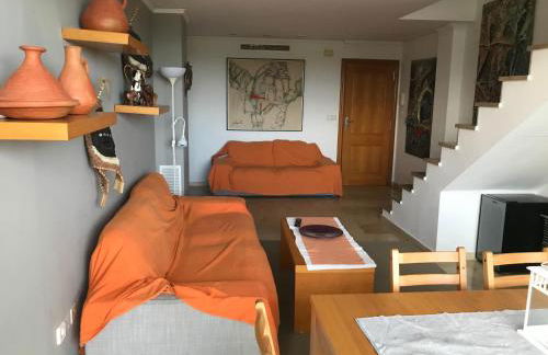 Ático 1ª línea con salida a playa - Foto 10