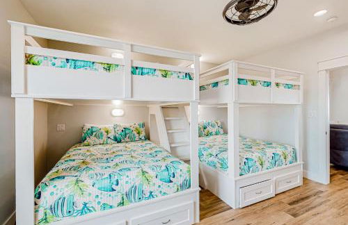 Stunning Beachfront Cargo Lift Sleeps 14 - Foto 31