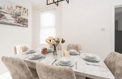 Liverpool Luxe Retreat 3 Bedroom House Next to Everton Stadium - Photo 14