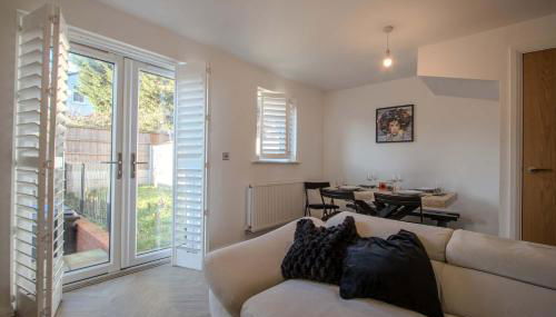 Modern 2-Bed Home in Swinton by MCPI Hosting, Perfect for Families & Contractors - Foto 2