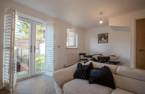 Modern 2-Bed Home in Swinton by MCPI Hosting, Perfect for Families & Contractors - Foto 2