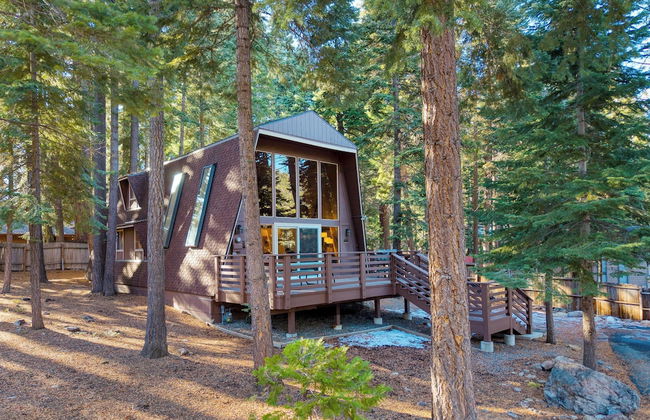 Lundy Bearden Serene Tahoe Retreat With Deck, Fireplace, and Forest Views - Foto 38