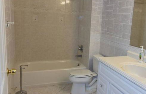 Luxurious Private Basement Suite in Ashton - Photo 26