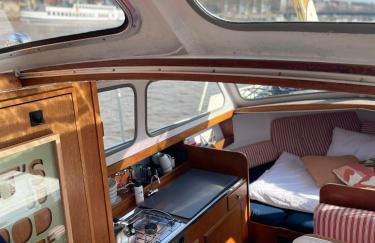 Süsses Motorboot - Bremen Überseestadt - Foto 2