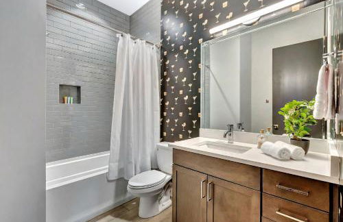 Rooftop Deck & Shuffleboard BBQ Near Downtown - Foto 13