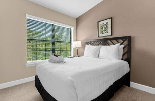 Vibrant 4BR Family Townhome 1 mile from Disney World and Disney Springs - Photo 26