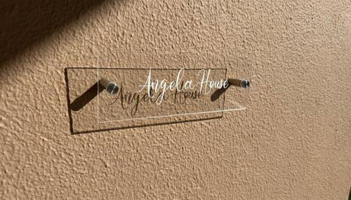 Angela House - Photo 2