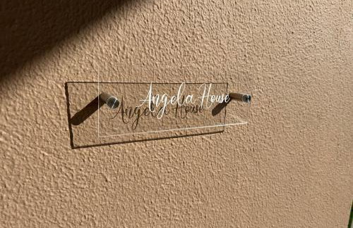 Angela House - Photo 2