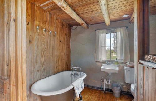 Rustic Baileys Retreat Cabin Near Wineries! - Foto 16