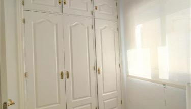 A 5 min Estación de Tren- Patio-Parking y Playa - Foto 5, wardrobe