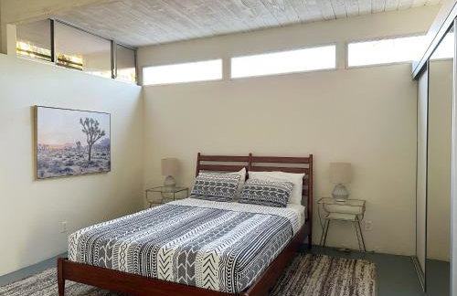 Retro Rendezvous Pool and Spa MidCentury Modern Home - Foto 66