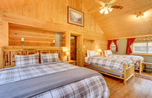 Creekside Silver Gate Getaway with Fireplace! - Foto 13