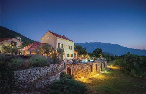 7 Bedroom Gorgeous Home In Grabovac - Photo 16