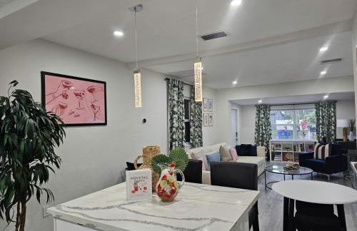 The Ruby - Hot Tub - King beds - Close to LMC - Foto 21