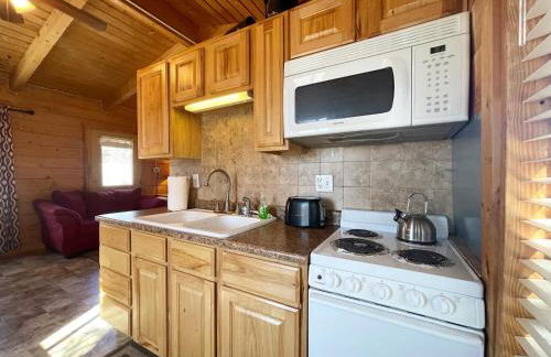 The Park Cabin at Mount Carmel Motel and RV Park - Foto 11