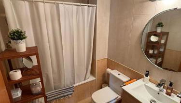 Amplio apartamento de 2 dormitorios en el casco antiguo de Tossa - Foto 4