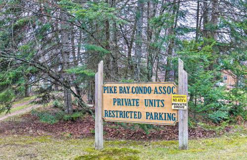 Cozy Dam Lake Escape with Dock, Yard and Water Access! - Foto 32