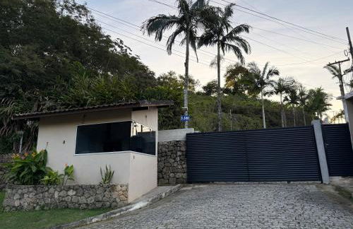 Exclusivo flat 2 quartos à beira-mar com vista panorâmica - Foto 11