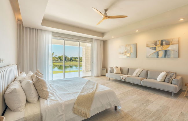 Spacious Villa w Pool Garden Views - Photo 14