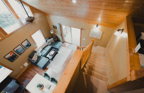 Cabin Minutes to Mt Rainier - EV, HotTub, 2 Queen and Twin - Photo 32