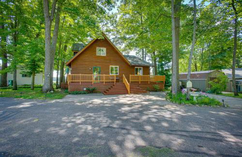 Sauna and Fireplaces! Lakefront Cadillac Retreat - Foto 38