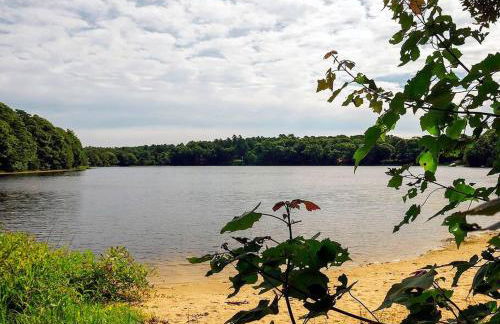 Spacious 4BR Home near Water Park, Pond & Beaches - Foto 13