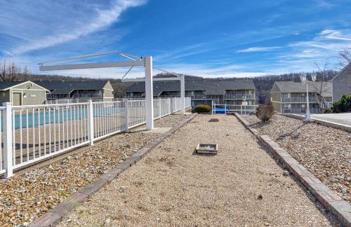 Lakefront Osage Beach Abode w/ Grill & Pool Access - Foto 23