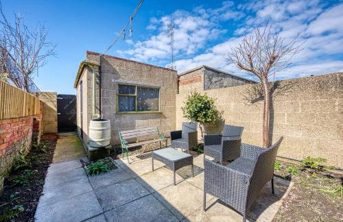 2-Bedroom Modern, Stunning & Stylish Contractor House, Sleeps 4, Prime Portsmouth Location with Free Parking Permit - by Blue Puffin Stays - Foto 41