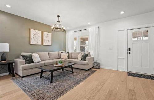 Newly Renovated! Beautiful home with game room. - Foto 15