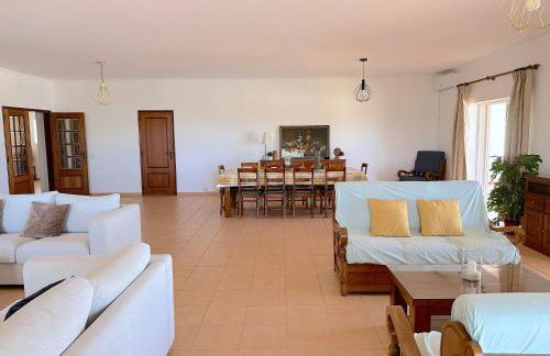 BnB Homes Luxurious Villa Stardust with Swimming pool & BBQ for Family Fun - Foto 8