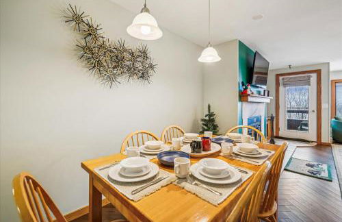 Highridge B14 Enjoy the view ski back trail shuttle service sports center - Photo 6