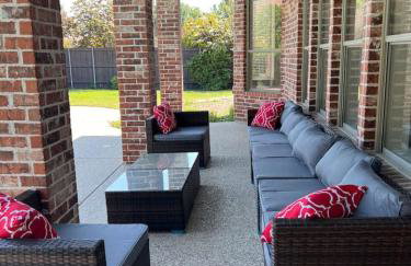 Lovejoy Serenity - Amazing pool, Games, Movie Room - Photo 28