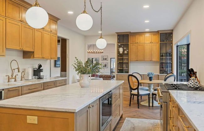 Elegant Spring Stay on Peaceful Retreat - Photo 38