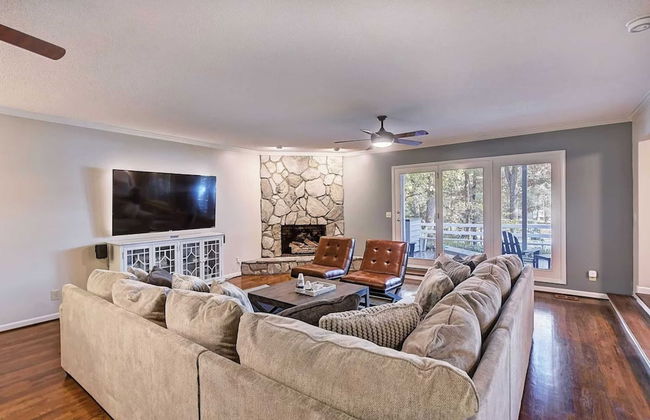 Lakefront Home Private Dock, Tiki Bar, Firepit Shore to Please by Avantstay - Foto 28