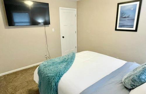 Rustic Chic in Charming Center Grove w Fenced Yard - Foto 23