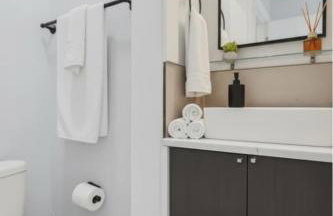 The Sunset Getaway, Modern 3BR w Deck Minutes from I-65, Fenced Yard - Foto 2