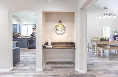 Relaxing Modern Farmhouse in Jupiter Farms. Family-and Dog-friendly! - Photo 2