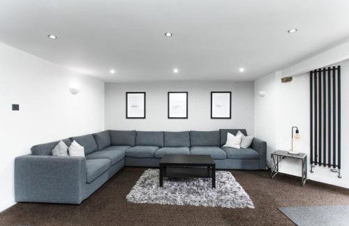 Luxury Private Apartments - Close to Town Centre - Photo 24