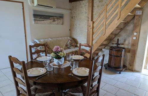 Maison Charentaise avec Cheminée, Jardin et Animaux acceptés - FR-1-653-221 - Foto 17