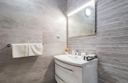 Toncica Sunny terrace with seaview and shaded BBQ area - Foto 9