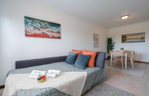 Sunny Cozy Flat w/ Terrace - São João - Foto 18