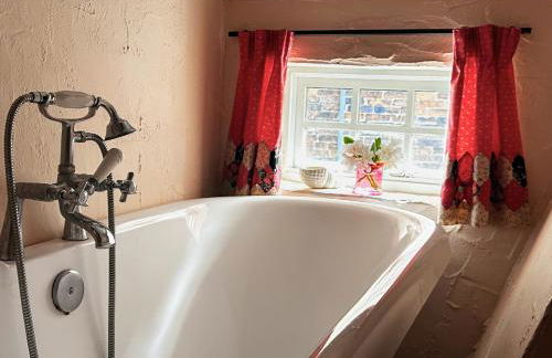 Unique Old Bakery Retreat - Photo 4